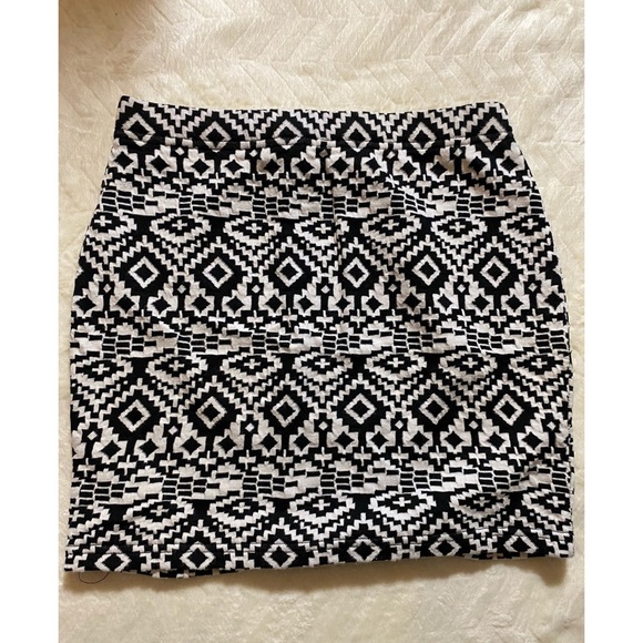 FOREVER 21 MINI SKIRT - Picture 1 of 2
